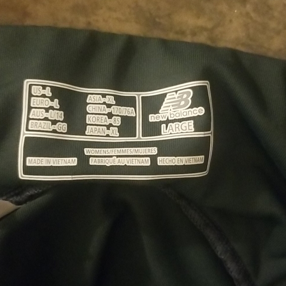 Capri Leggings with mesh material - Large - Picture 3 of 3